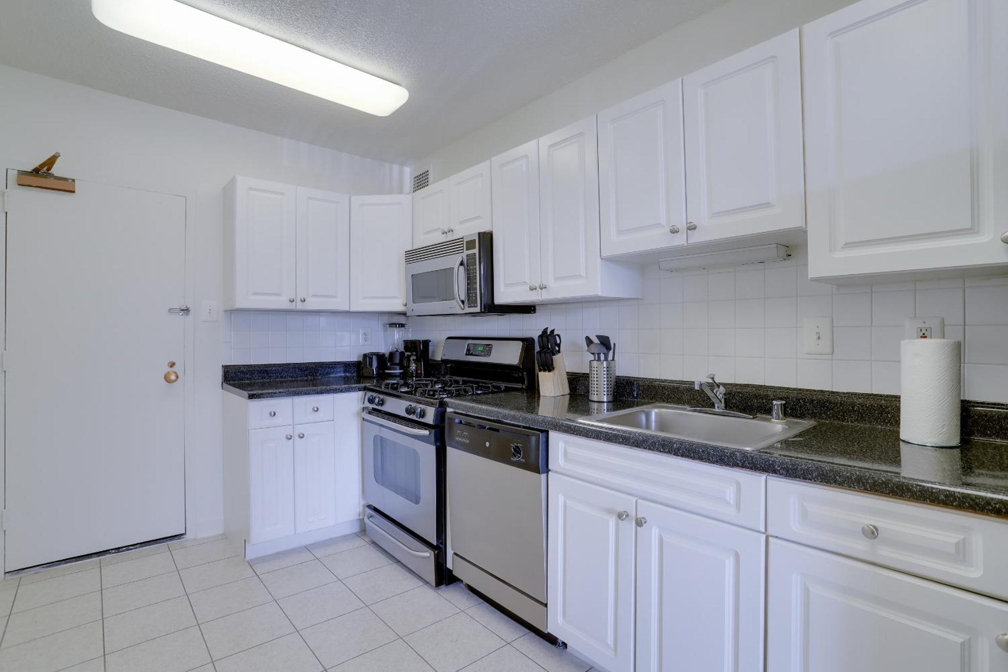 Spacious 2 Bedrooms Apt @Crystal City With Gym Arlington Exteriör bild