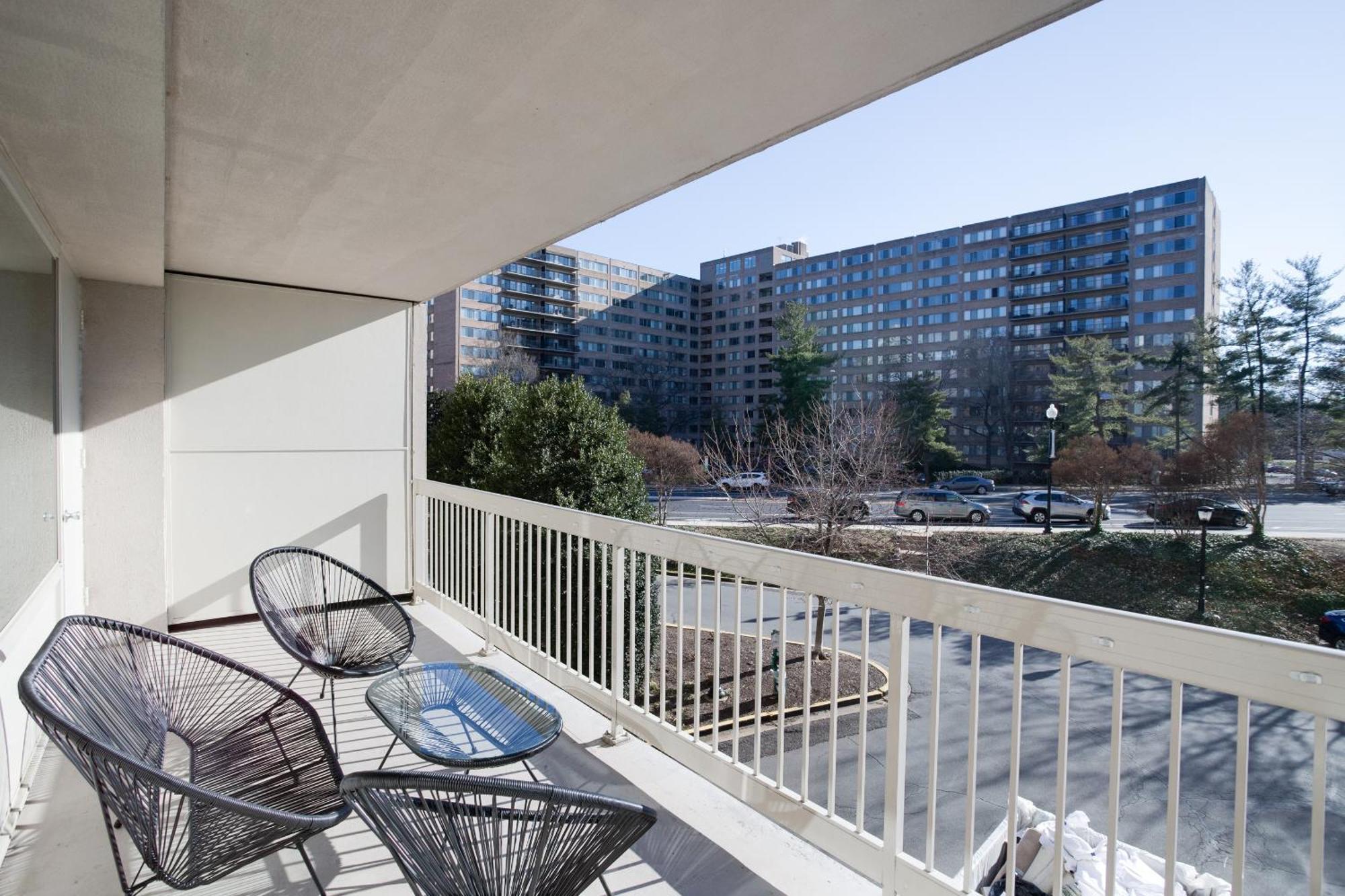 Spacious 2 Bedrooms Apt @Crystal City With Gym Arlington Exteriör bild